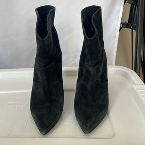 Fendi Ankle Bootie - black suede